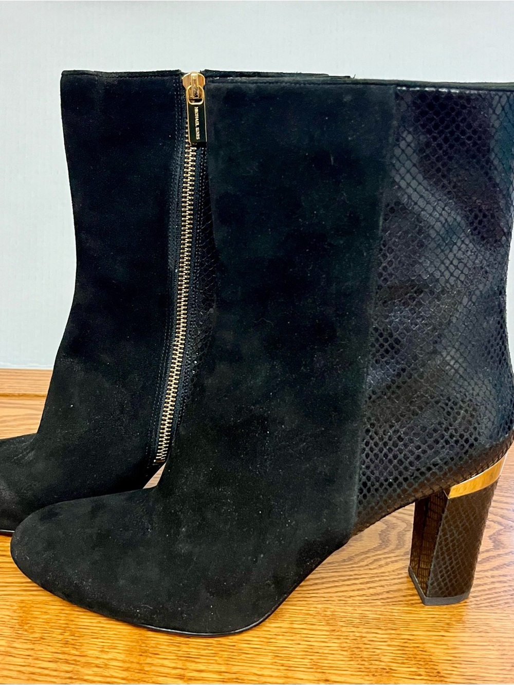 Michael Kors Alaysia Black Snake skin leather and suede ankle boots. Size 10